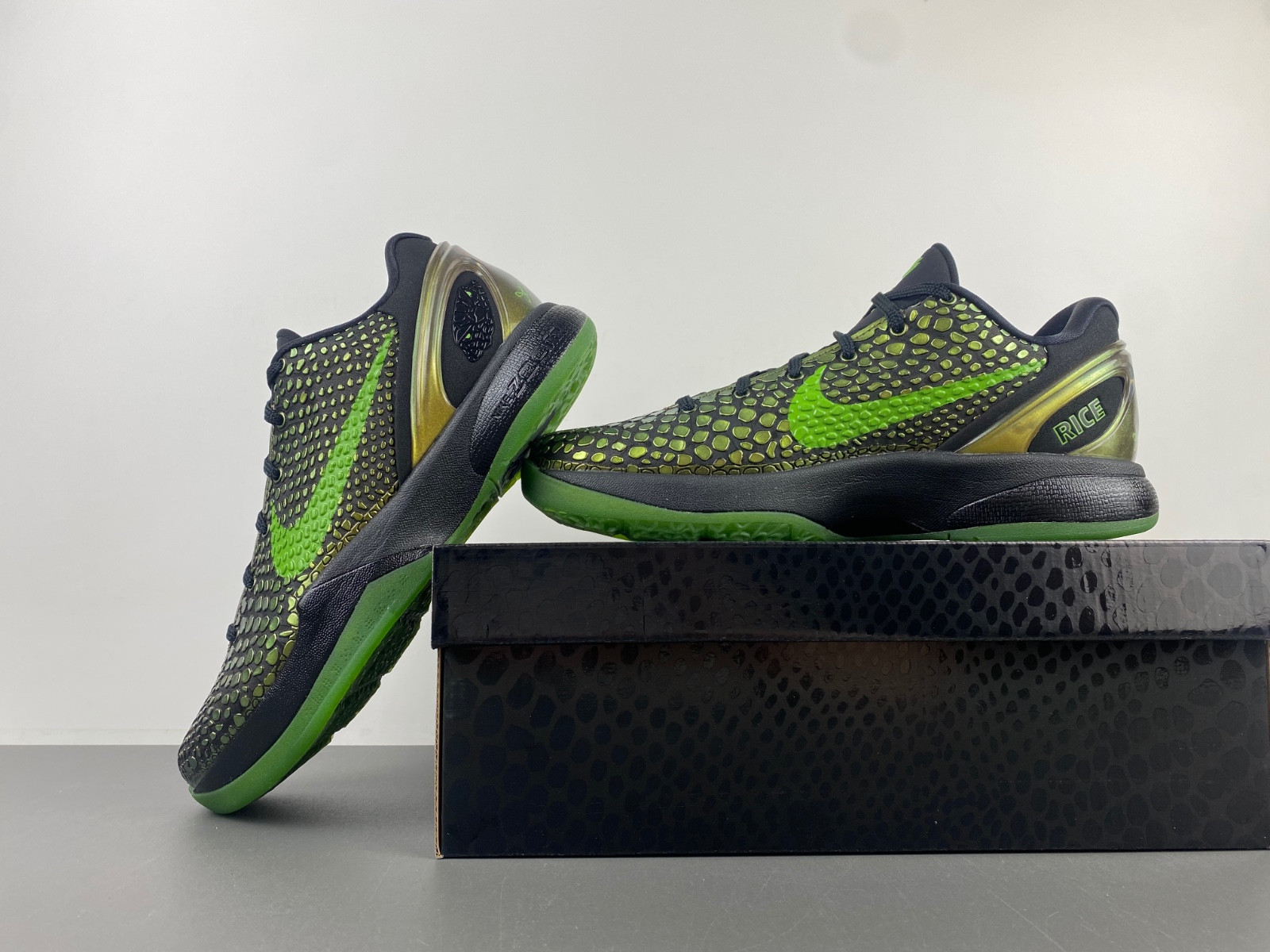 Nike Zoom Kobe 6 Supreme 