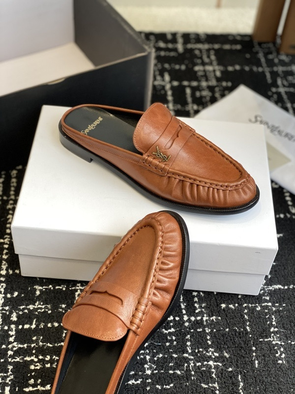 SAINT LAURENT Sneaker